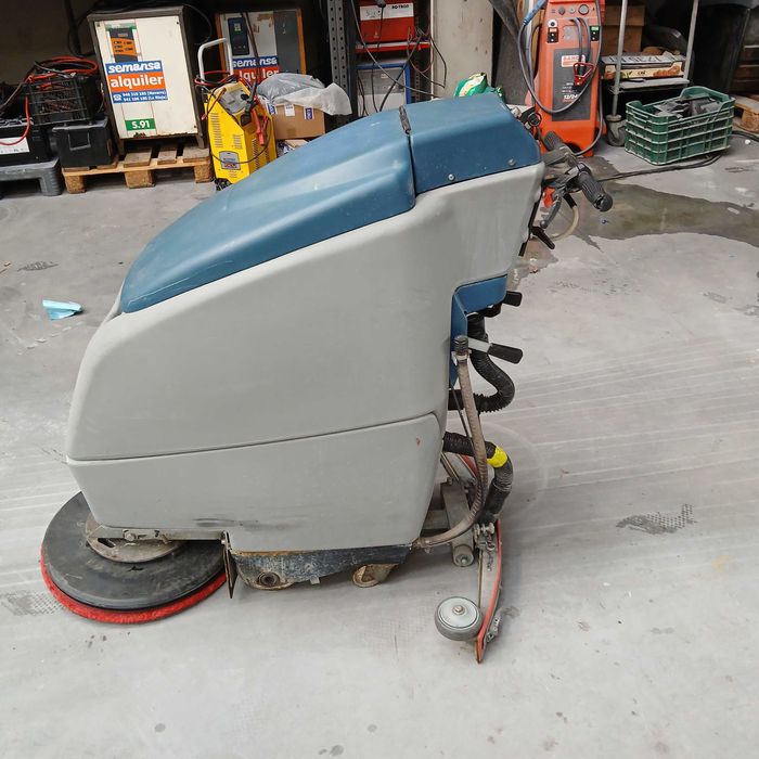 машина за почистване на под на батерии