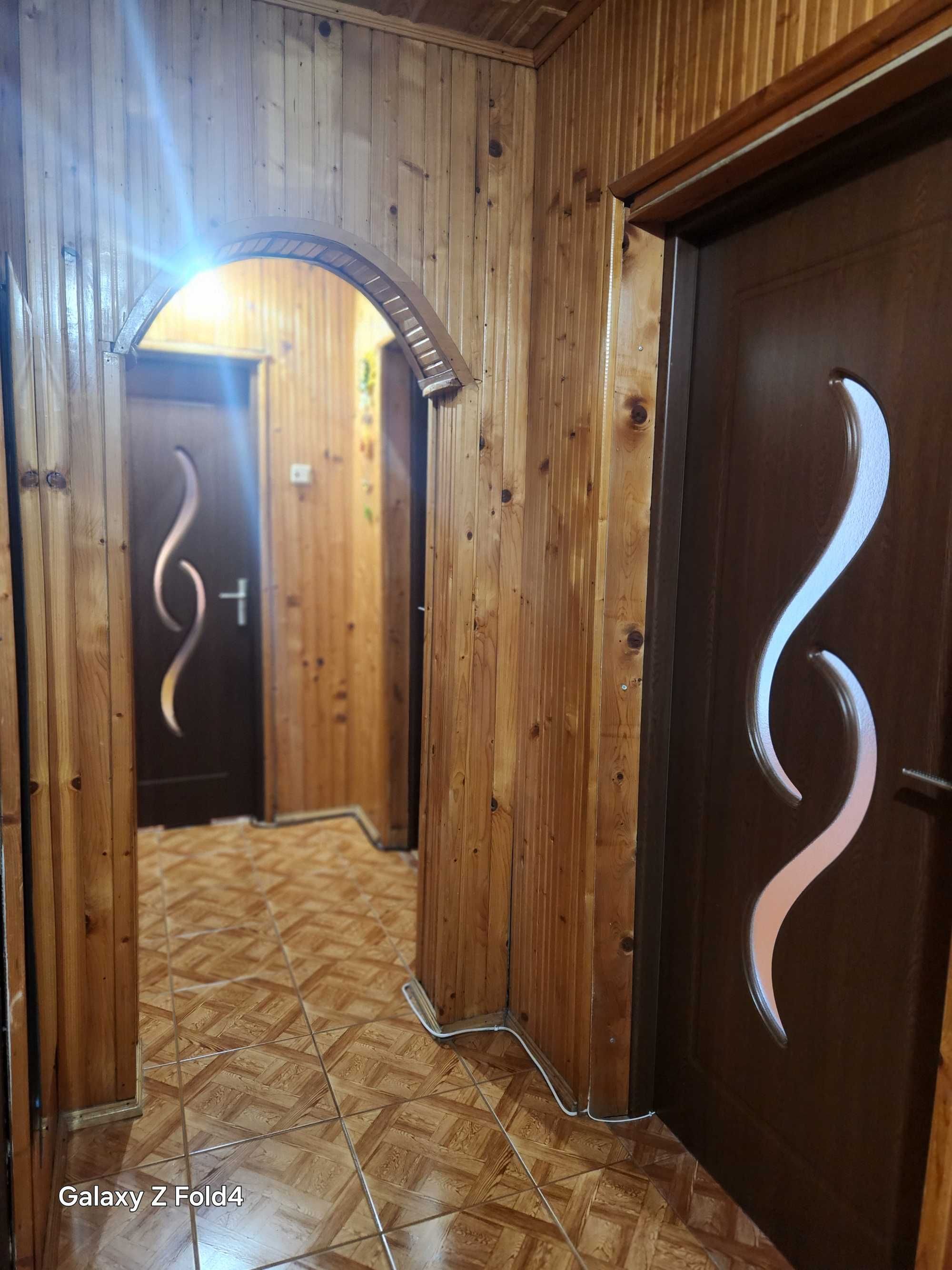 De vanzare apartament 3 camere
