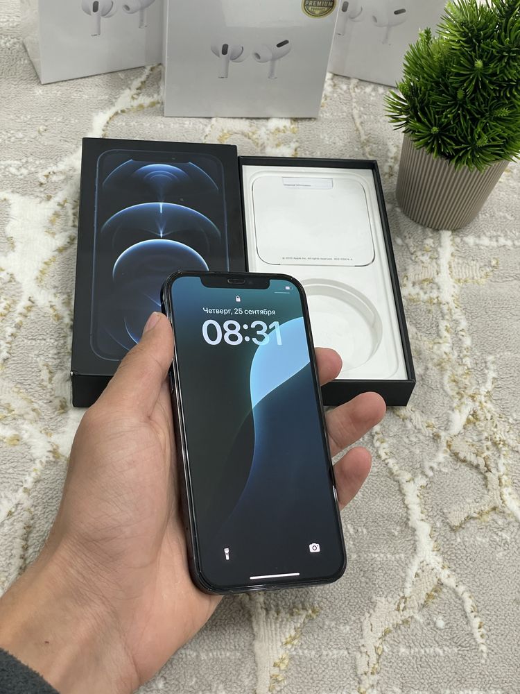 iPhone 12 Pro в идеальном состоянии