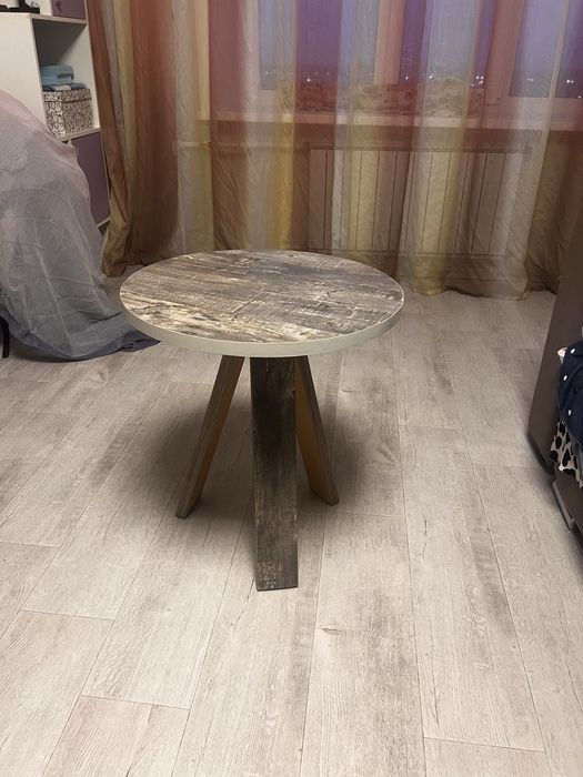 Стол журнальный круглый, состояние отличное
