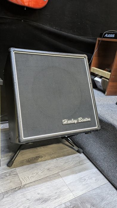 Гитарный кабинет Harley Benton