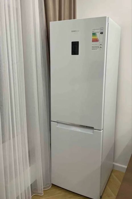 Продам новый холодильник Samsung