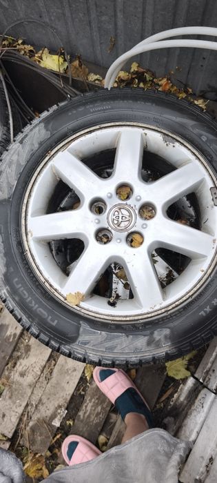 Продам комплект зимних шин на дисках