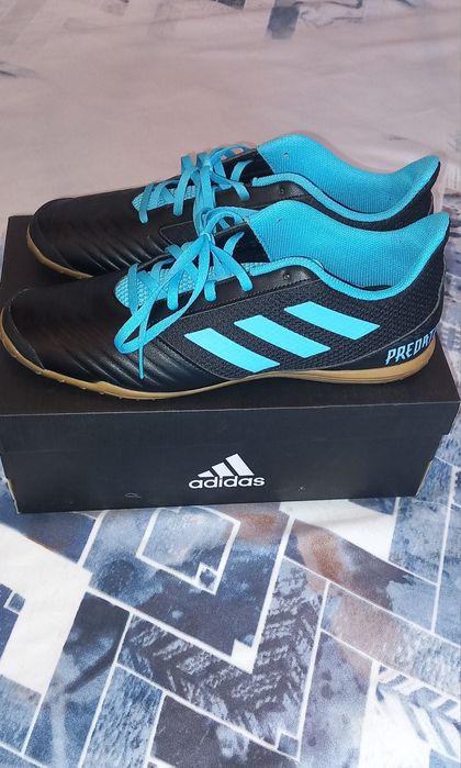 Adidași fotbal/sală nr 46