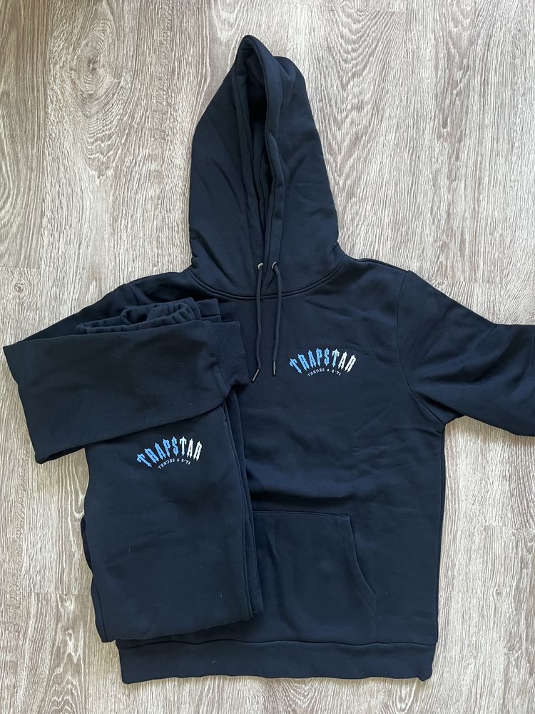 Trapstar екип