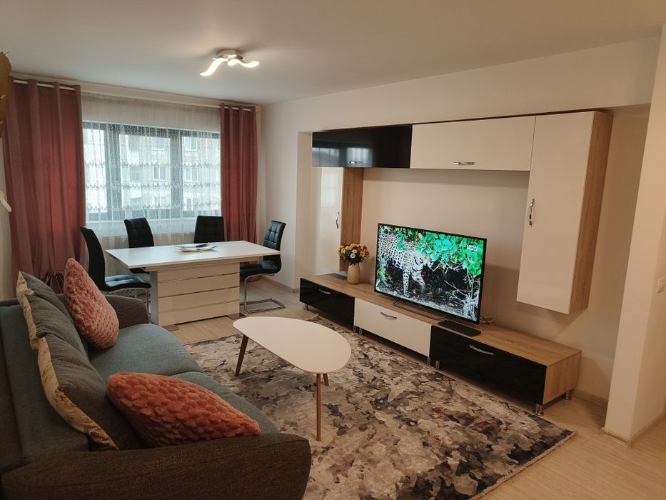 Apart 2 cam decomandat de inchiriat ,bloc nou .