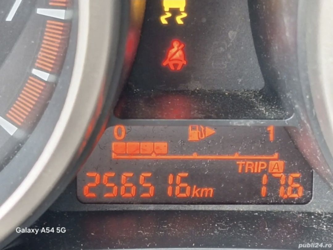 Vand Mazda 5, benzina 2011