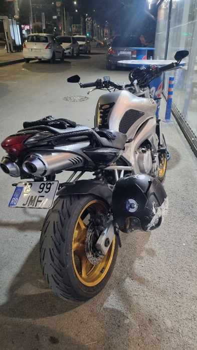 Yamaha fz6 S 2004 pregătită pentru sezon.