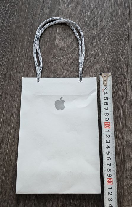 Харт. чанти на Louis Vuitton, Apple, Church's,  Gieves&Hawkes