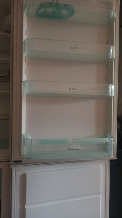 Хладилник с фризер Electrolux
