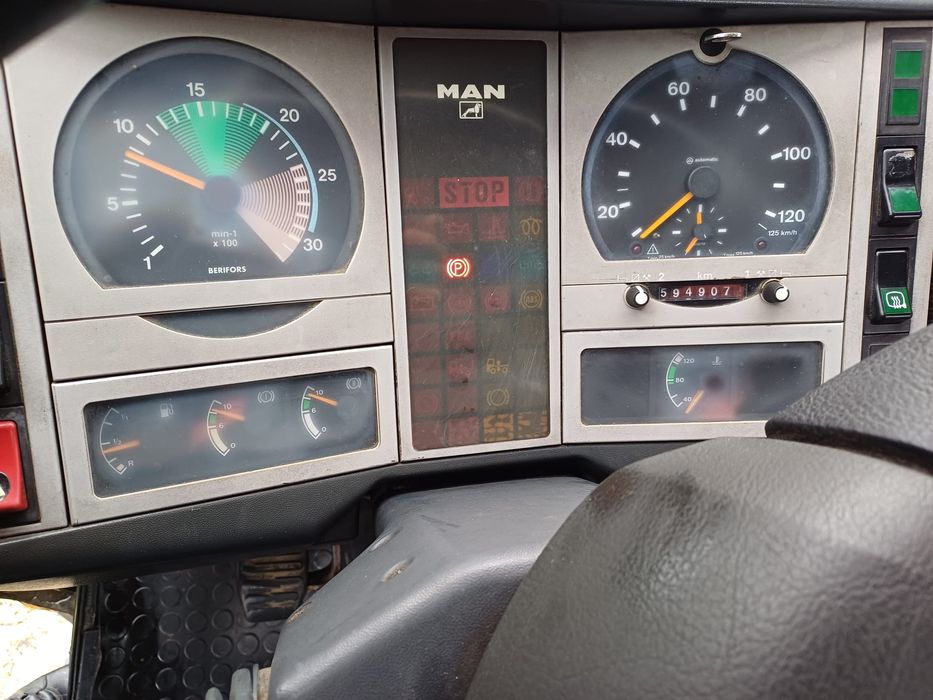 Vând camion MAN cu macara