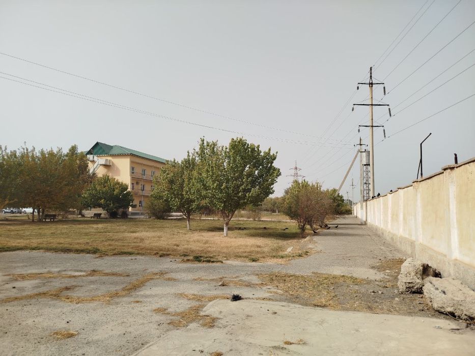 Yer sotiladi 3 qavatli bino bilan Продается земля с 3х этажным зданием