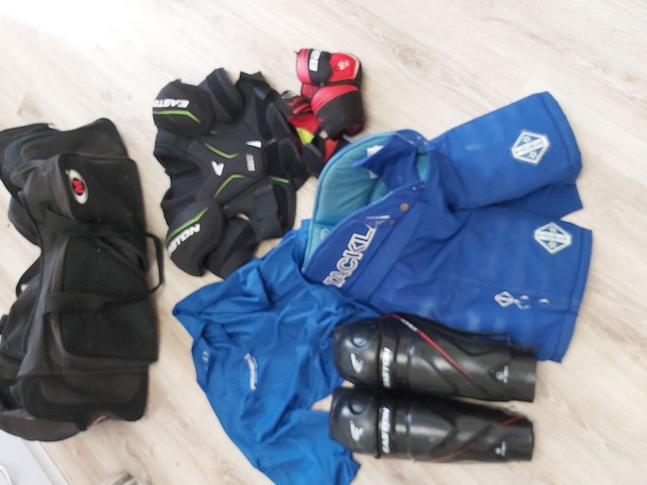 Форма хоккейная.