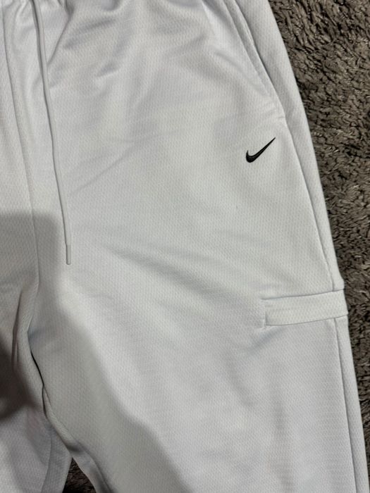 Nou cu eticheta:Pantaloni Nike ThermaFit marimea XL
