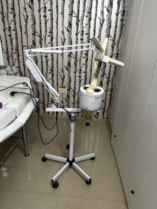 Vând vapozon și lampă cu lupă cosmetica