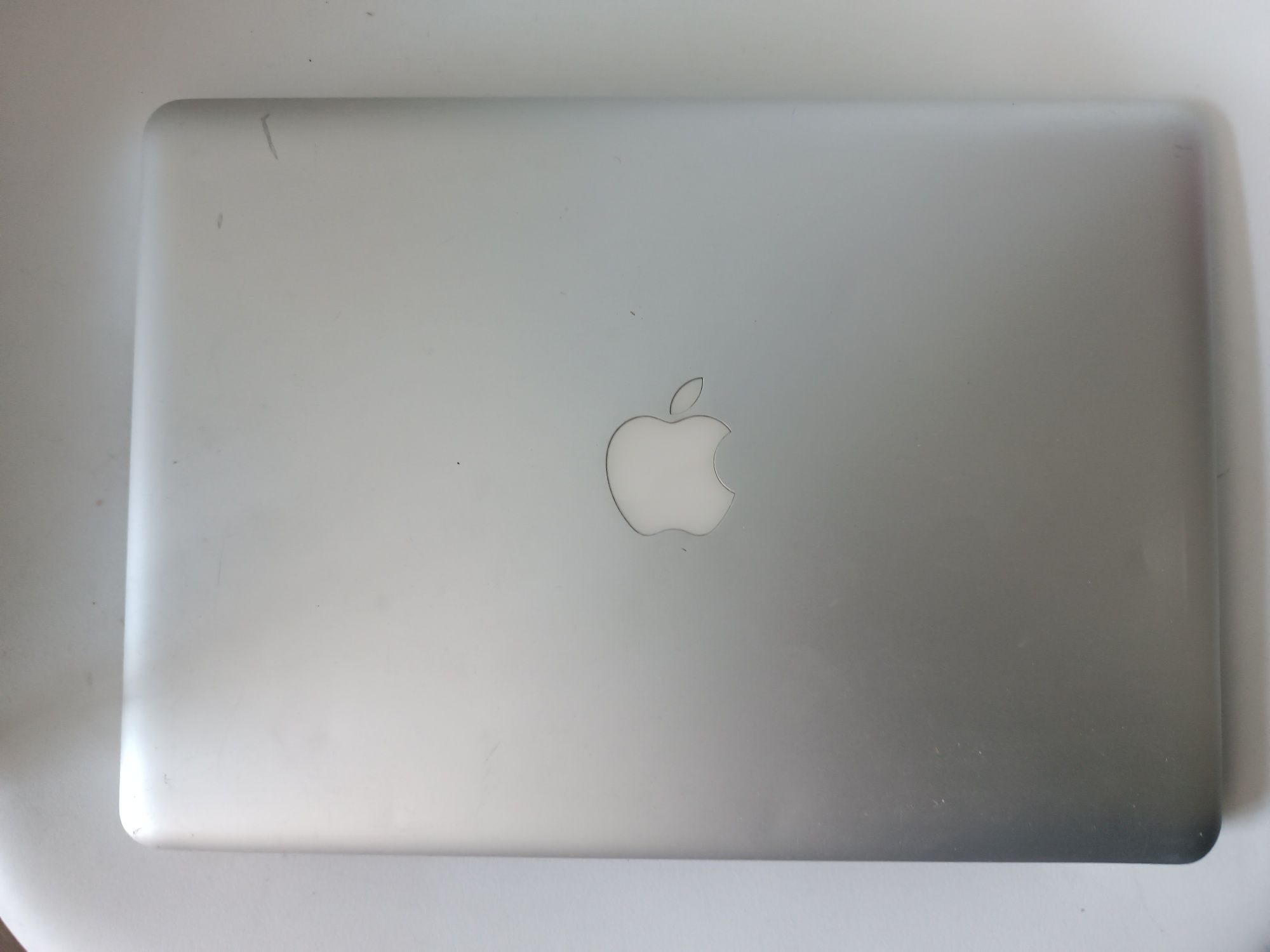 mac book (2009) 20 дюйм. Продаю только в своем городе