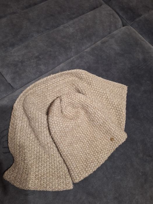 Продаю шапку с шарфом.