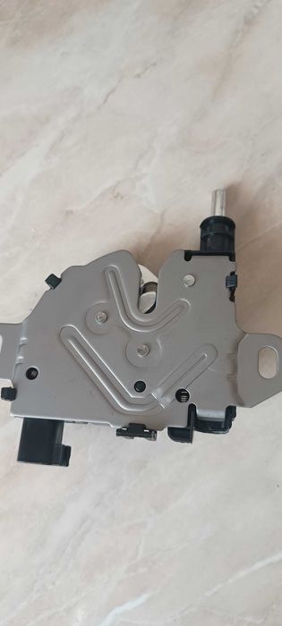 Брава за капак на форд