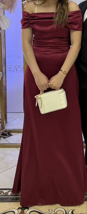Бордовое платье срочно продам