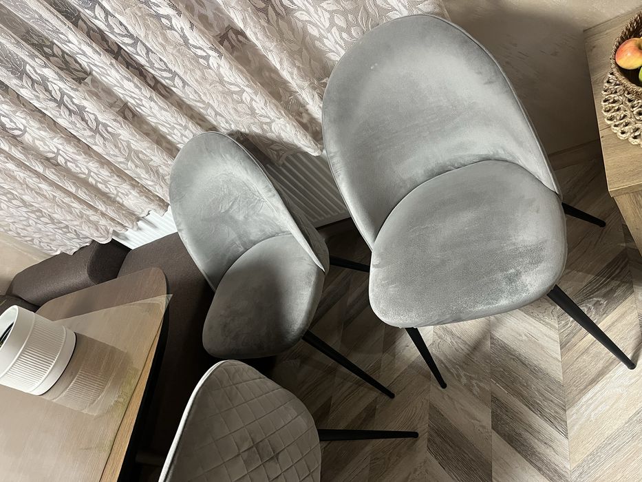 Кадифени трапезни столове