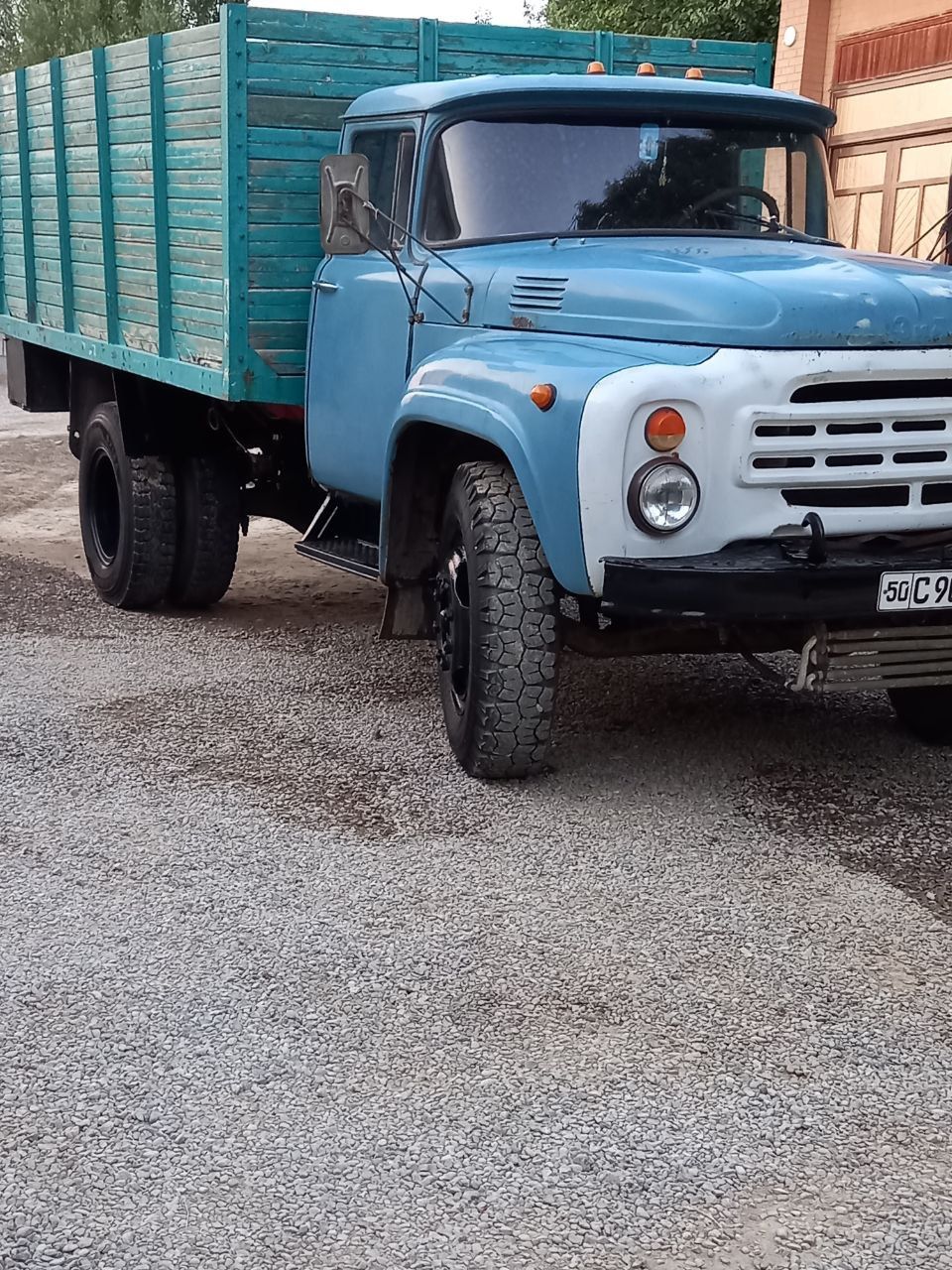 Zil130g sotiladi