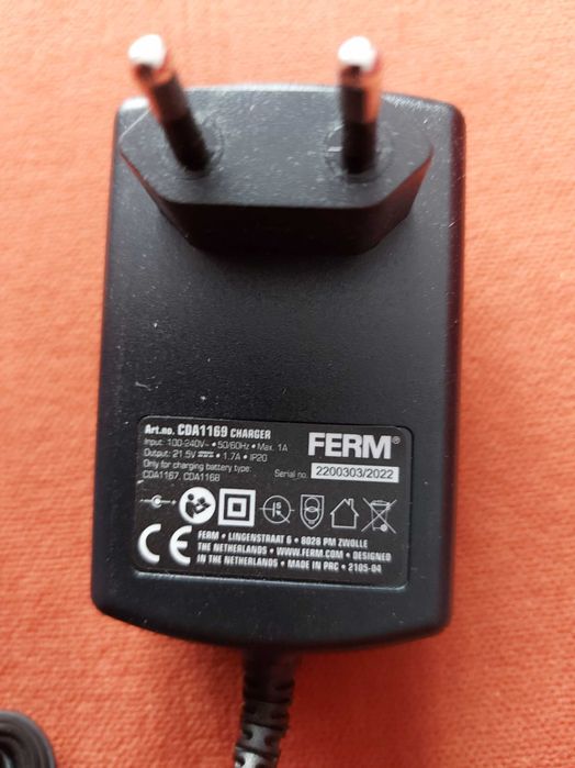 FERM incarcator acumulatori 20V, 4A sau 2A model CDA1169