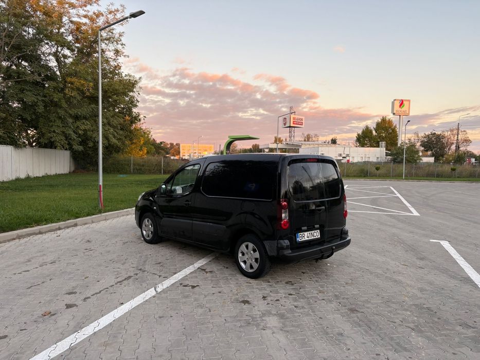 Vand Peugeot Partener an 2012 motor 1.6 diesel