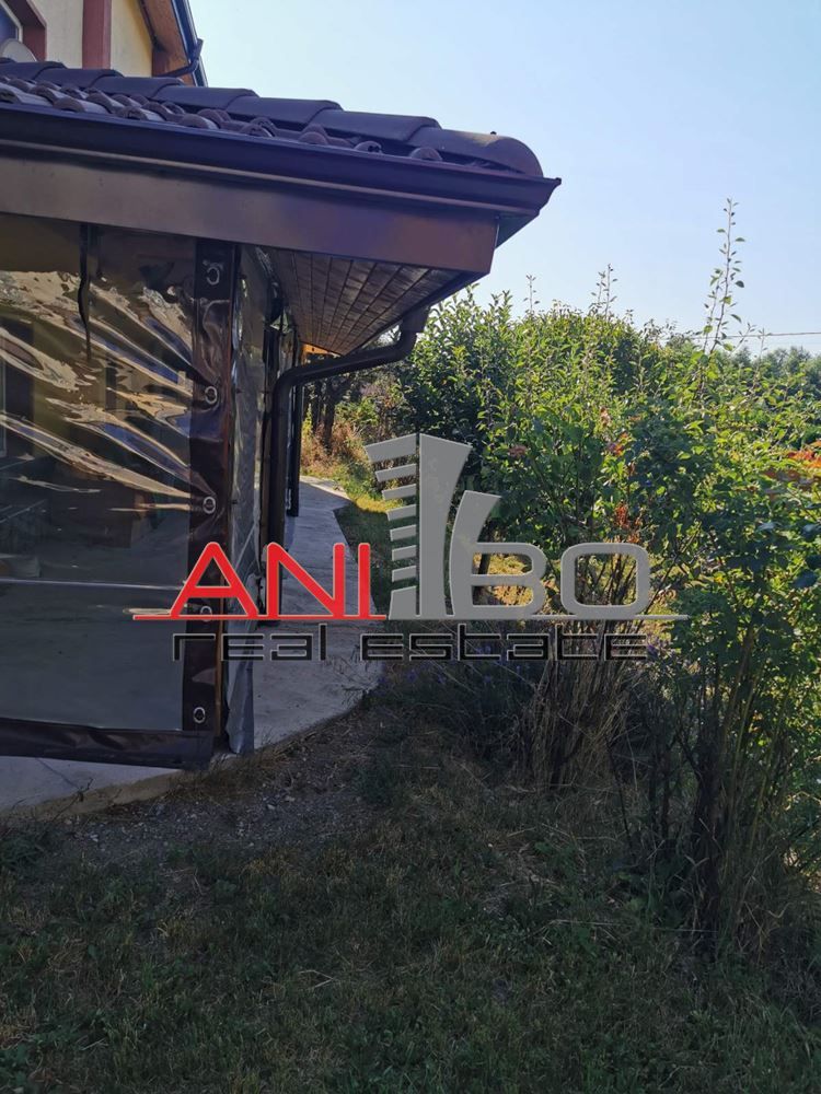 Къща в София, област-с.Антон площ 300 цена 210000