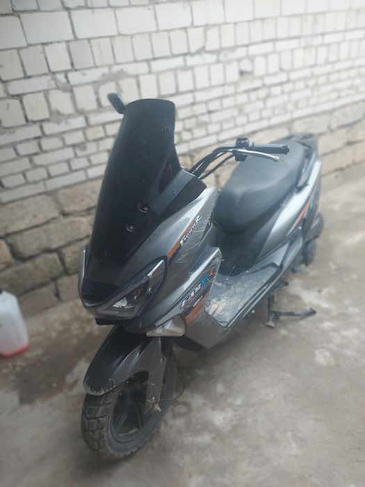 Продам скутер макси 175