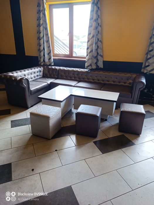 Canapea de colt cu masa