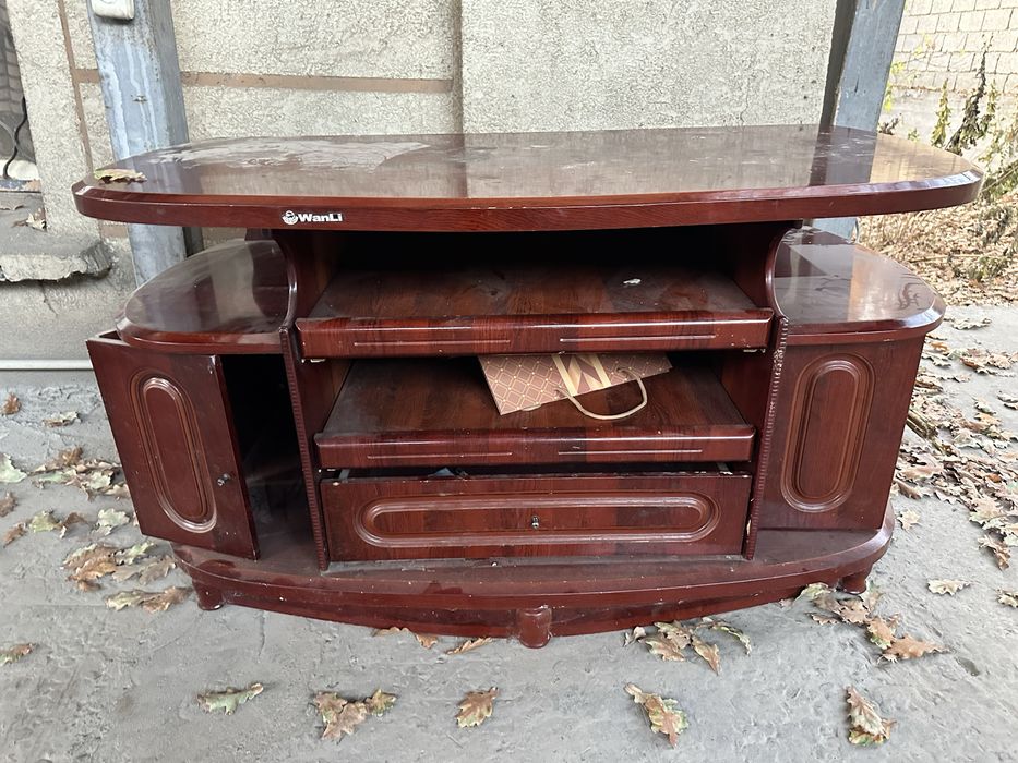 Подставка шкафчик под телевизор в хорошем состояний