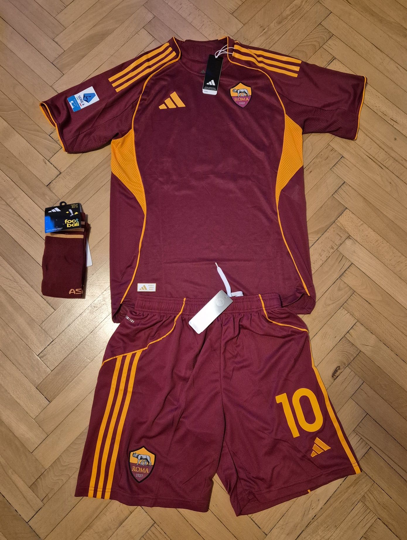 100% оригинален екип Рома / Roma - тениска +шорти + калци / Размер Л