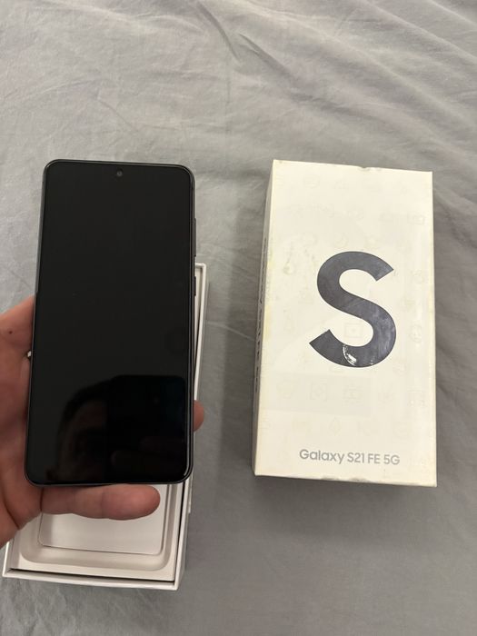 Продавам Samsung S21 FE 5G 128GB черен