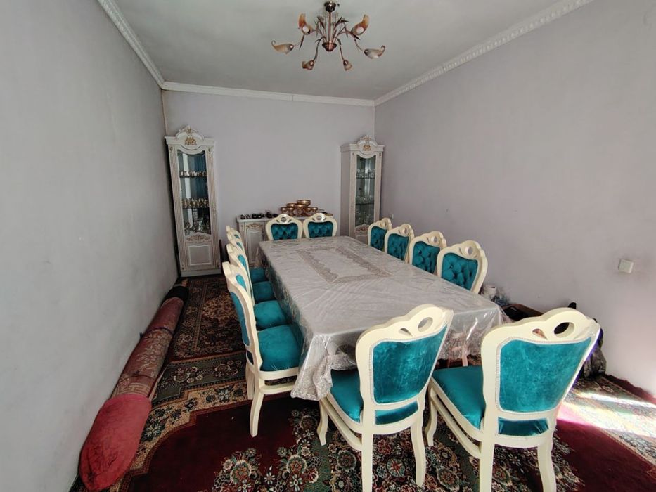 Продается комплект стол + 12 стульев