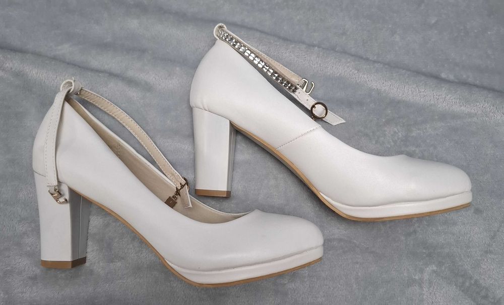 Pantofi albi cu toc patrat, 41
