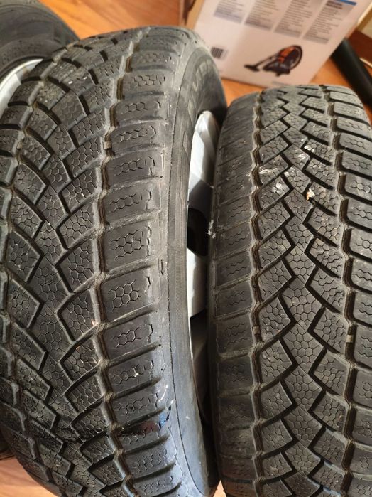 Vând 4 roti cu cauciucuri de iarna