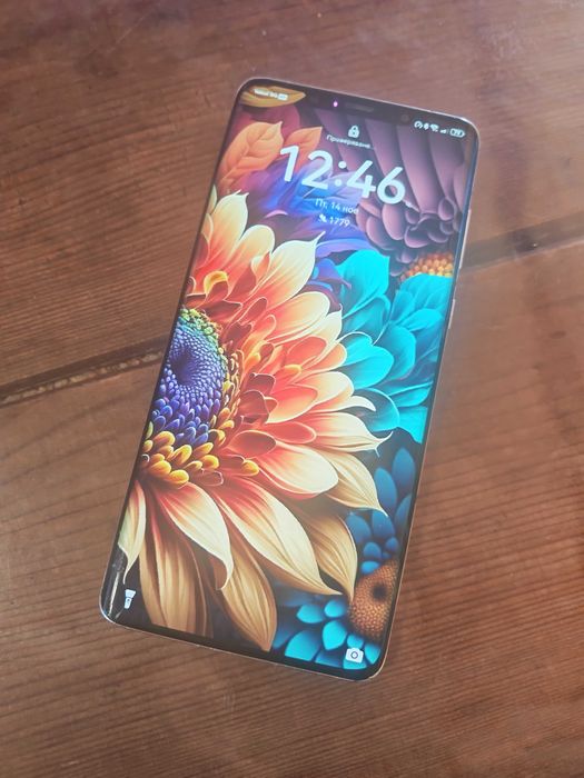 Продавам Huawei Mate 50 Pro – 512 GB – Orange (Vegan Leather).