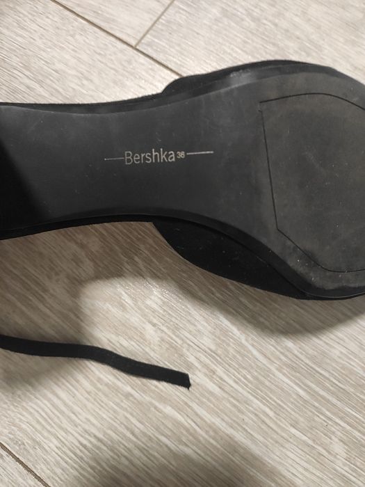 Черни токчета bershka