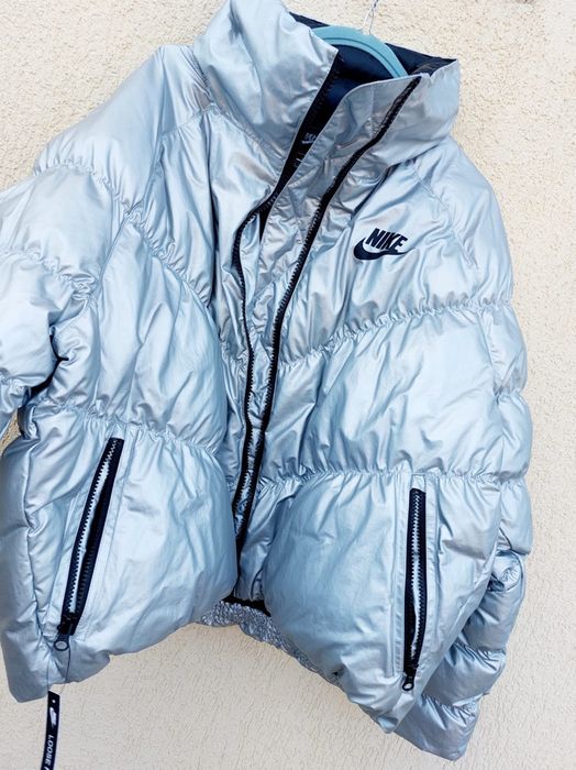 Geacă NIKE , model deosebit noua