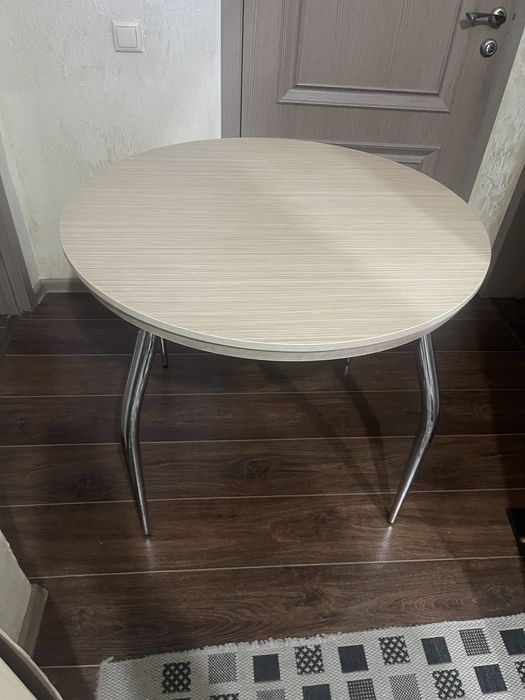 Стол обеденный круглый раскладной. Диаметр 90см. Ширина 90. Разлож 127