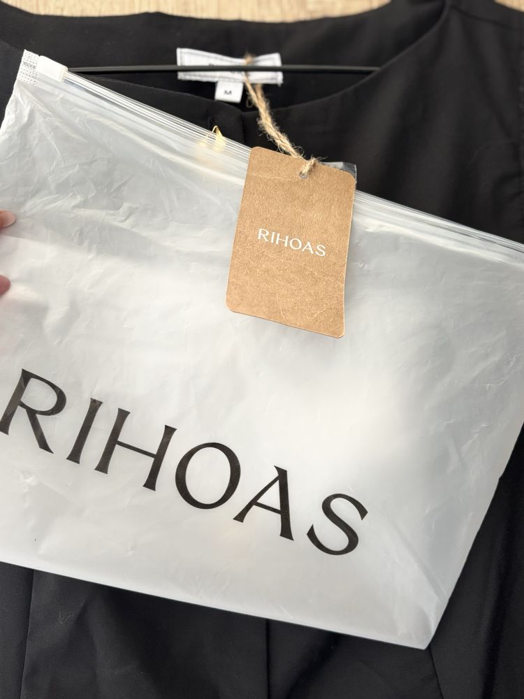 Rihoas черна къса рокля
