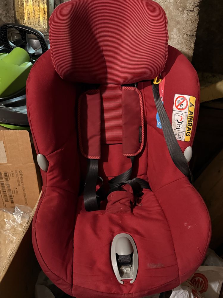 Продавам Столче Maxi Cosi MiloFIX с изофикс за деца от 0 до 18 кг.