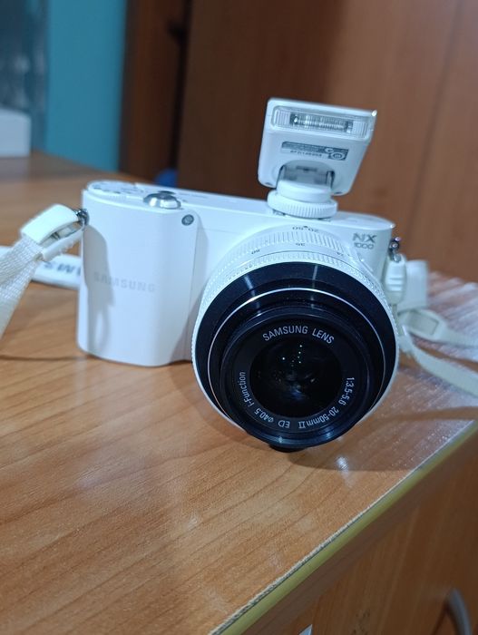 Продам фотоаппарат Самсунг nx1000