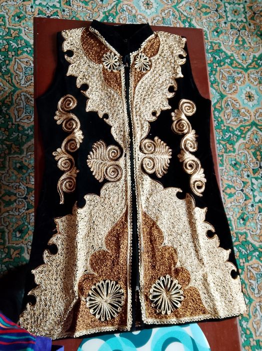 Kelinlar uchun yengsiz kiyim