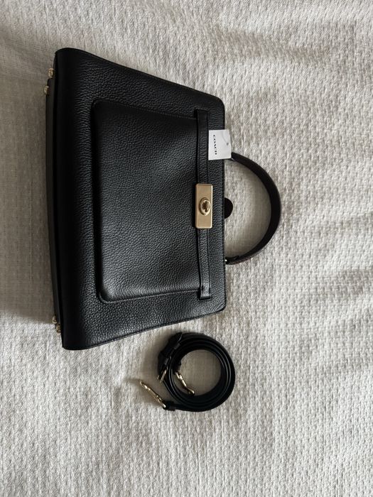 Poseta Coach neagra cu eticheta