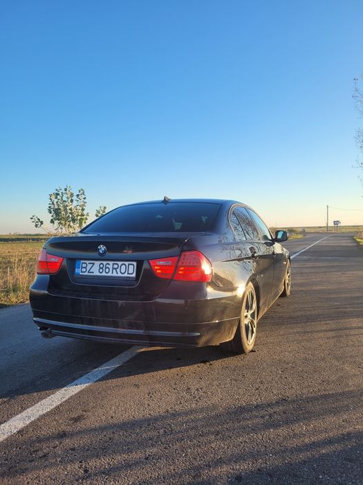 BMW seria 3 e90 anul 2011 luna11