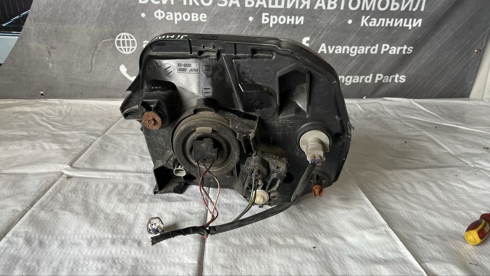 3 броя десен и 1 брой ляв фар Suzuki Jimny