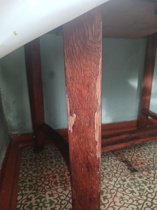 Продам шкафы и круглый стол раздвижной