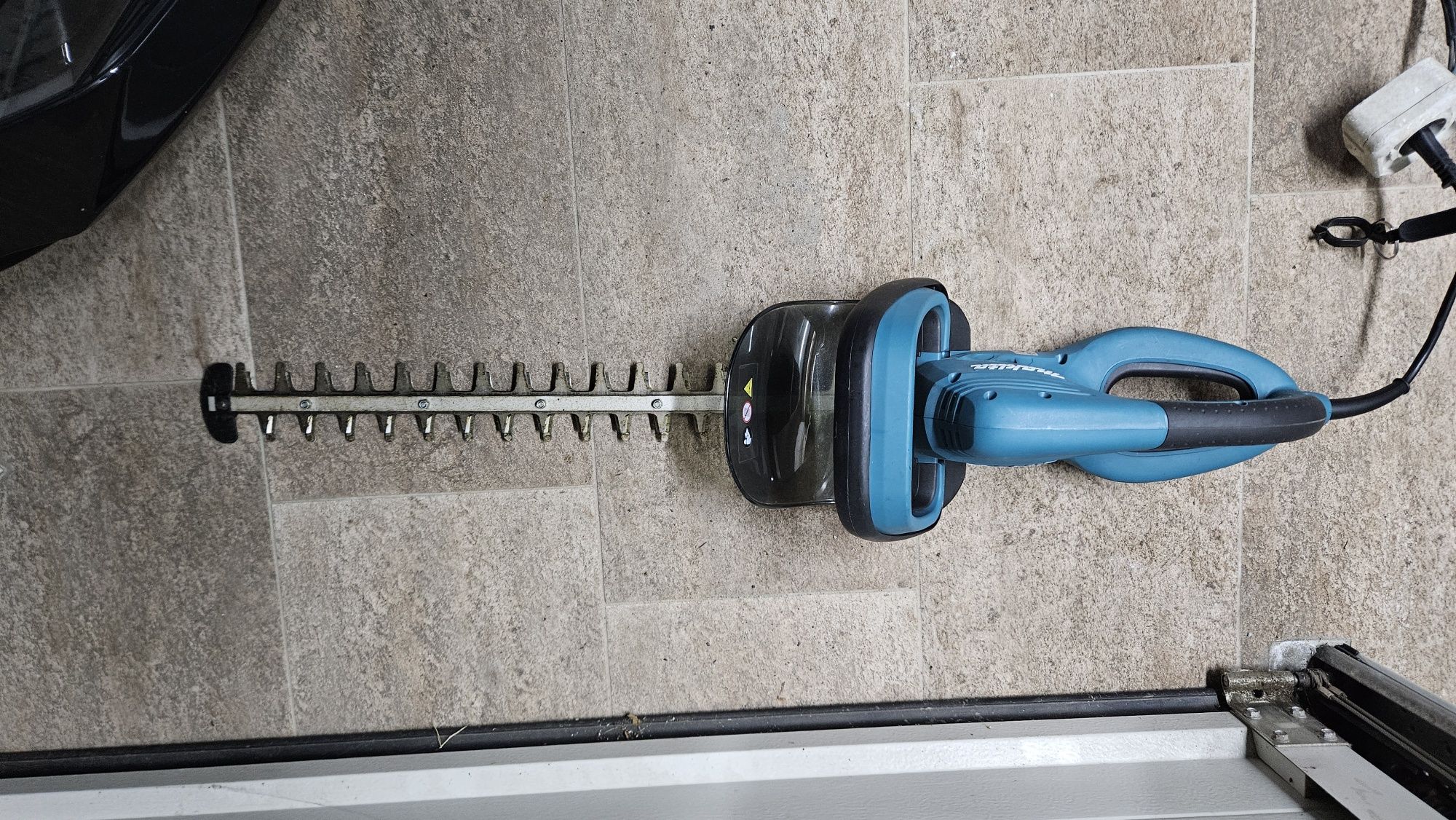 Електрически храсторез Makita UH5570