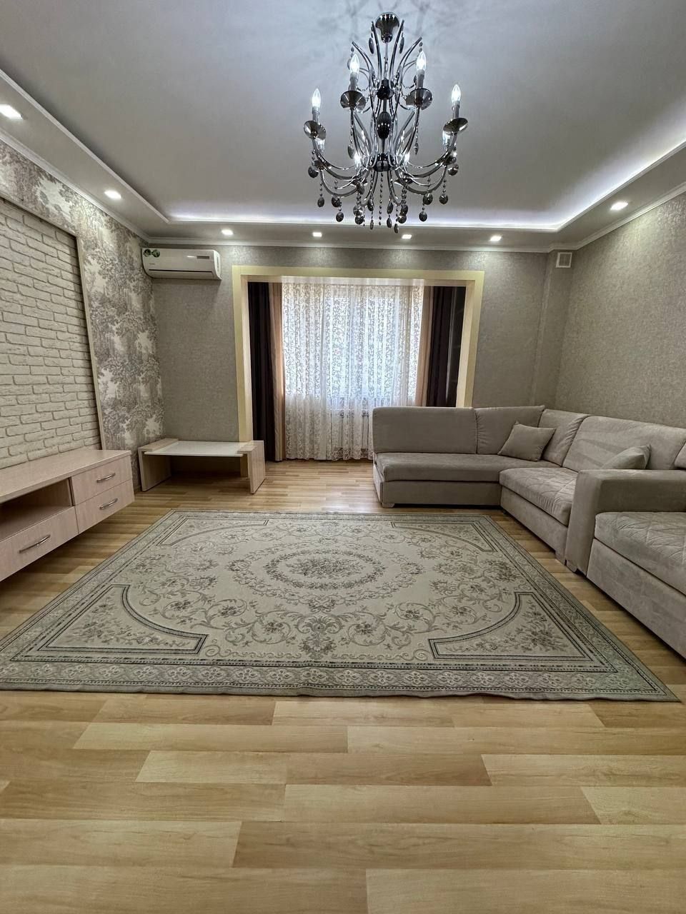 Продается 5ти ком квартира на массиве М.Риёзий, ор-р:Паркентский,120м²